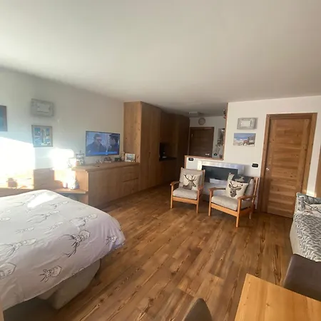 Casa Aurora Cervinia * ברויל-קרוויניה