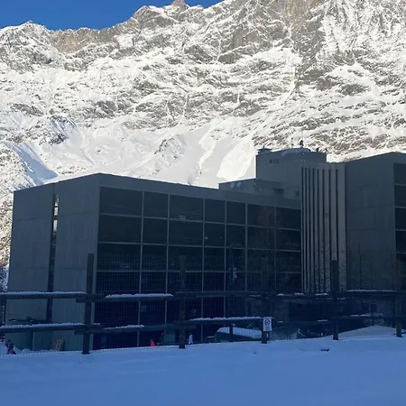 Casa Aurora Cervinia ברויל-קרוויניה